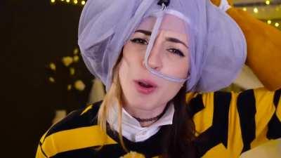 Eating honey in yesterday's video