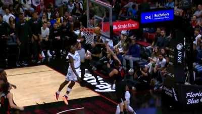 [Highlight] Anthony Edwards' gravity-defying leap to block Tyler Herro's shot