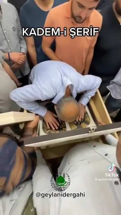 Akşam Namasınzdan ÇıkmışidimKi Bunu gördüm... dakikalardır aşk ile ağlıyorum...