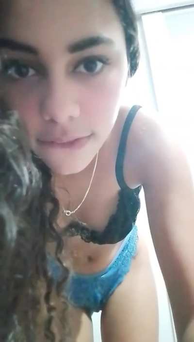 LUISA MUITO CAVALA MOSTRANDO TUDO - LIVE COMPLETA NOS COMENTARIOS