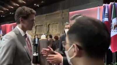 Xi Jinping scolding Canadian Prime Minister Trudeau during the G20 conference: 