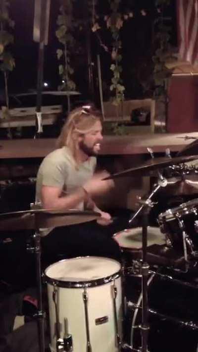 T plays Whole Lotta Love 🔥