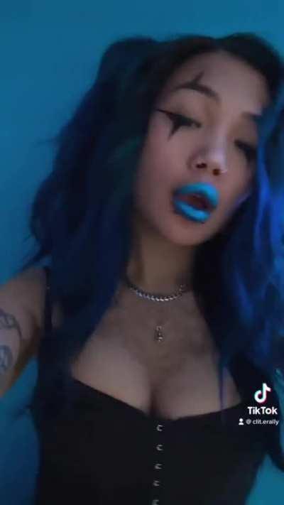 join me as i do my lil dancey dance? 👉👈