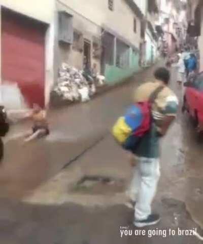 Waterslide favela edition