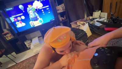 Rewarding him for winning in Fall Guys 👅💦