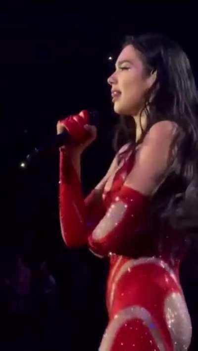 Dua performing ‘Levitating’ in Melbourne, Australia (11/12/22)