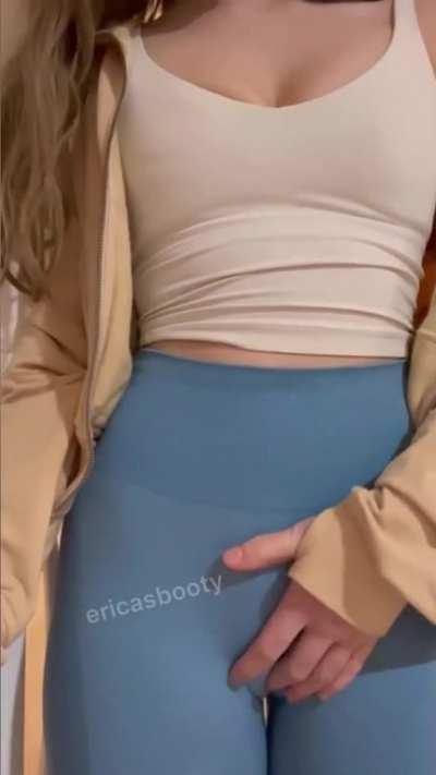 will you be able to focus on your workout?😇