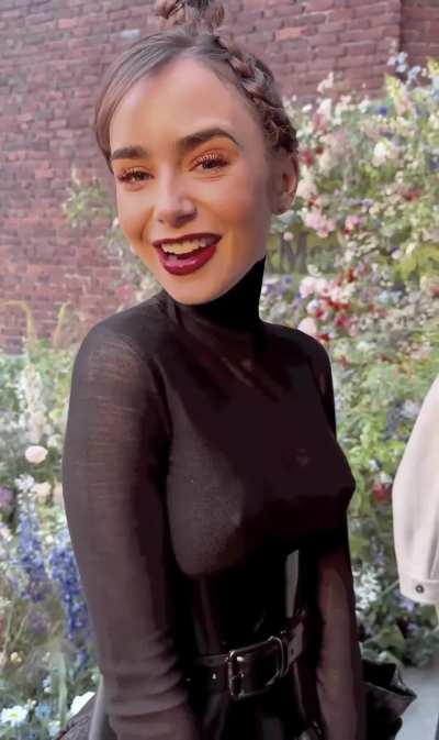 We might not have to wait much further for Lily Collins to show herself off properly ðµâð«