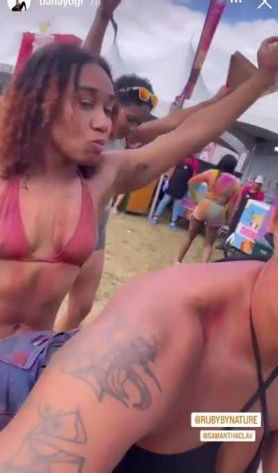 The suck and bend is crazy 😝