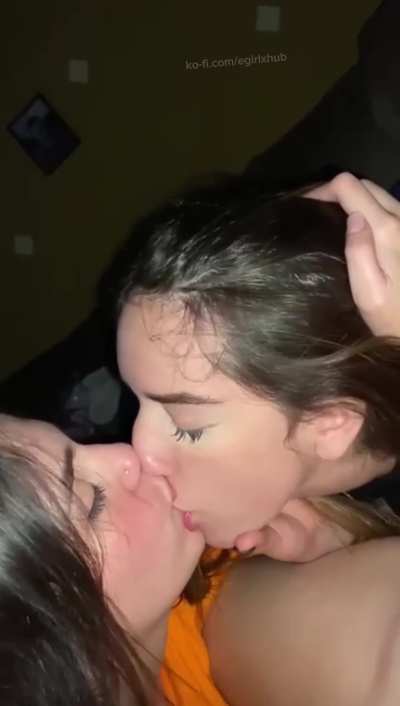 egirls making out