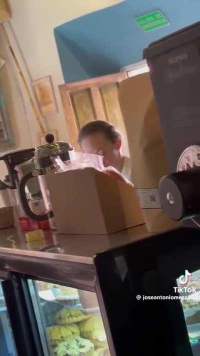 Entitled Karen in Mexico 🤦‍♂️🤦‍♂️🤦‍♂️