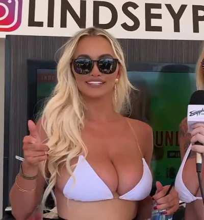 Lindsey Pelas