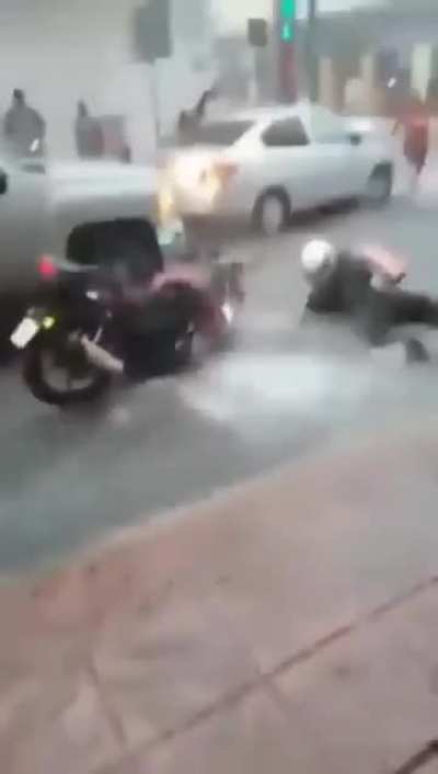 Driving a motorcycle in a flooded road... really?