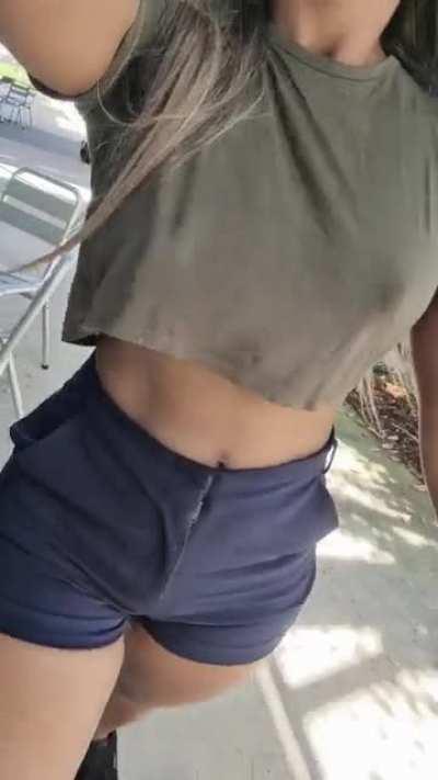 Easily one of my favourite crop tops to wear braless 😊