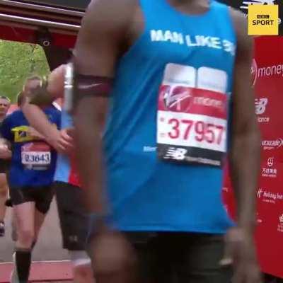 A man literally ran the London marathon as the big ben