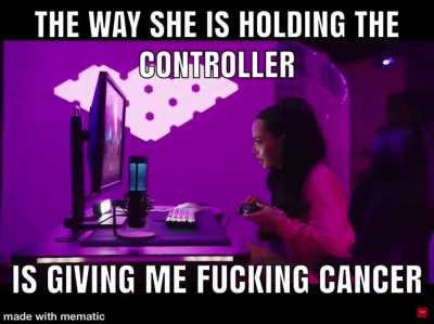 Bruh hyperX, how did you let this slide.