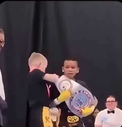 Defeat didn’t stop him from celebrating his opponent’s win ❤️💪