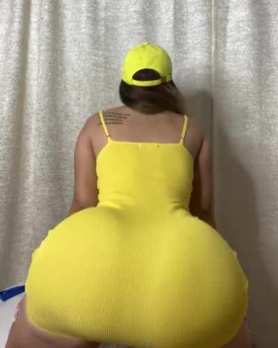 Showcasing her big jiggly ass in yellow
