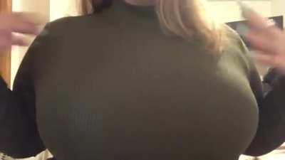 Apparently this video is too sexy for the regular asmr subreddit, so here ya go. Feel free to subscribe or like. (: ASMR - Shirt Scratching (FAST & AGGRESSIVE)