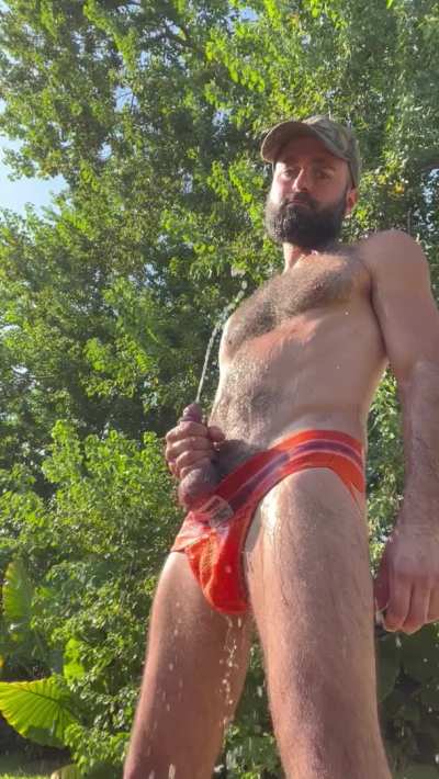 I love a good public piss 