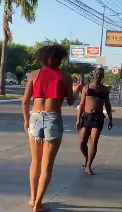 2 prostitutes fighting over clients in Brazil