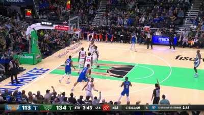 [Highlight] Dame hits the fading 3 out of the inbound play, as the Bucks have hit 22 three pointers on 64.7% shooting (ties NBA season high for a team)