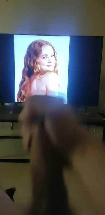 [Reddit] Think it's big enough for Sadie Sink