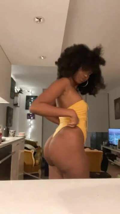 TGIF 🔥 message me for discount code, only giving to first 10 ppl to sub 😘