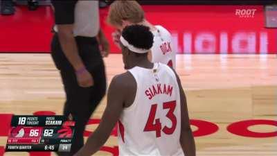 [Highlight] Sharpe joins the block party as he annihilates Gradey's shot attempt