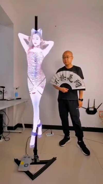 Hologram Fan .It’s a persistence-of-vision display,
