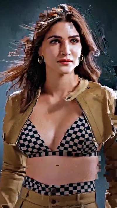 Kriti sanon hot cleavage showing 🤤