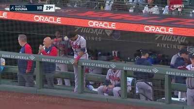 [Highlight] [Highlight] Marcell Ozuna golfs a 2-run homer to bring the Braves within a run of the Giants.
