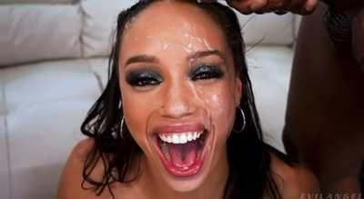 Facial Friday 🤪💦