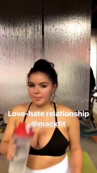 ariel winter give you the middle finger