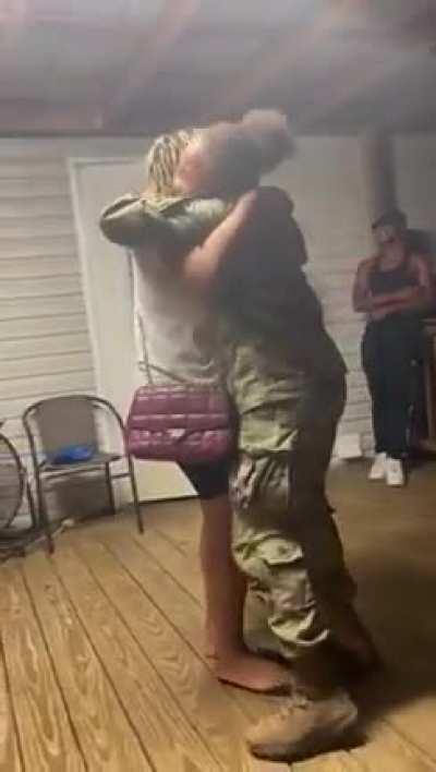 Daughter surprises mother ❤️