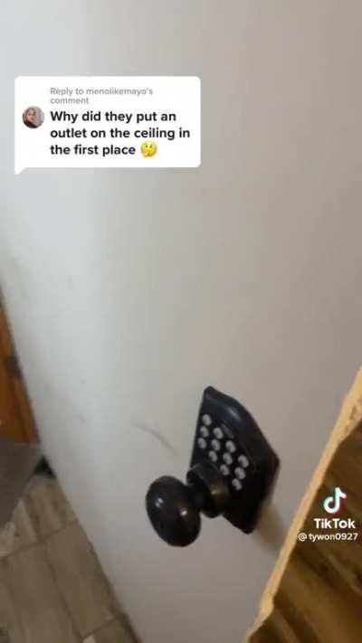 when you forget to buy a door an you got 5 minutes 🤣