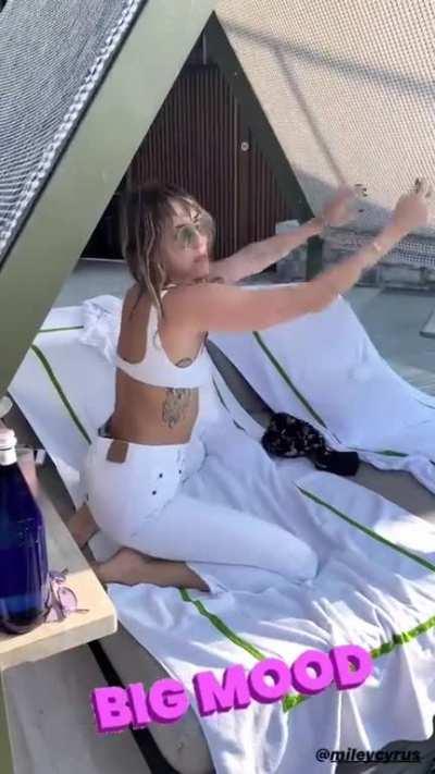 She knows she's the baddest 🔥