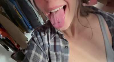 Spoiler alert: no tits, just one lovely joint 🤭