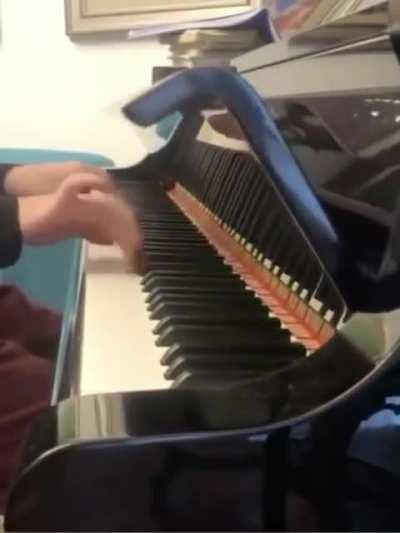 Playing the most notes before the piano lid closes