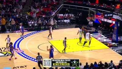 [Highlight] ESPN announcer Richard Jefferson gets up for the left handed slam