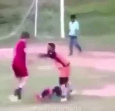 Hello, yank here. Is this propa' football?