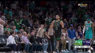 [Highlight] Jayson Tatum splashes his third triple in a row to hit 51 points in a matinee vs the Hornets!