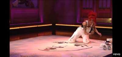 Halsey snl (me and my girlfriend had our first kiss to this song and yes I am a lesbian)