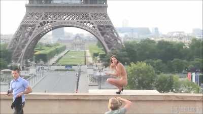 Anna Sbitnaya gets embarrassed posing naked in front of the Eiffel Tower, Part 2