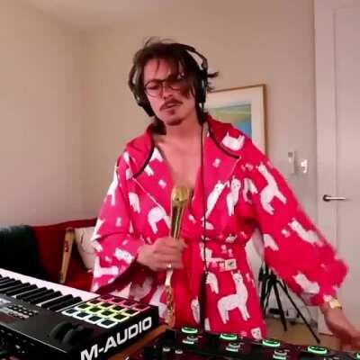 Now THIS is how the Mommies get up!