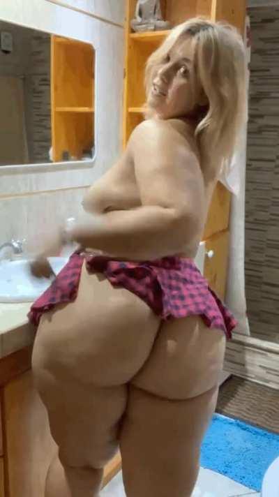 Imagine the jiggle during doggy style?