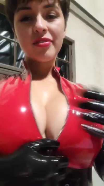 I wanna see you beg like a good bitch