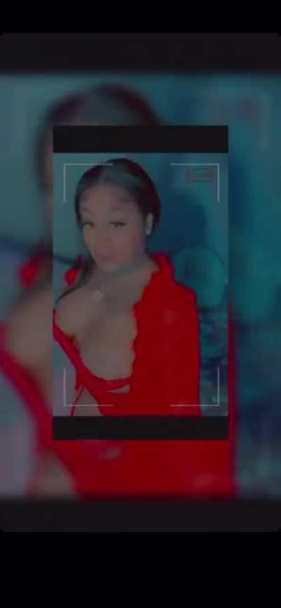 She know what’s up!🕸🕸