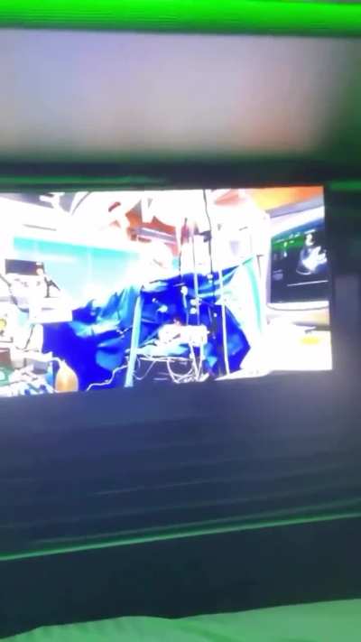 Chris Brown watching random shit on TV 😂