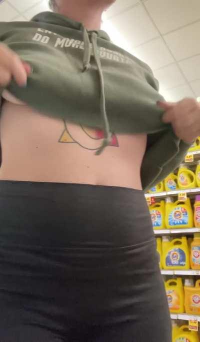 What an exciting Thanksgiving grocery trip!